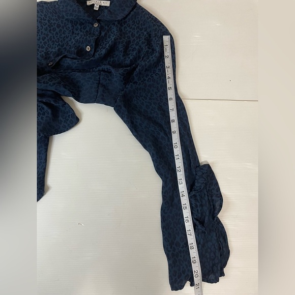 Current Air Blue Animal Print Blouse Ruffle Asymmetric Sleeve Size Small - Picture 6 of 7